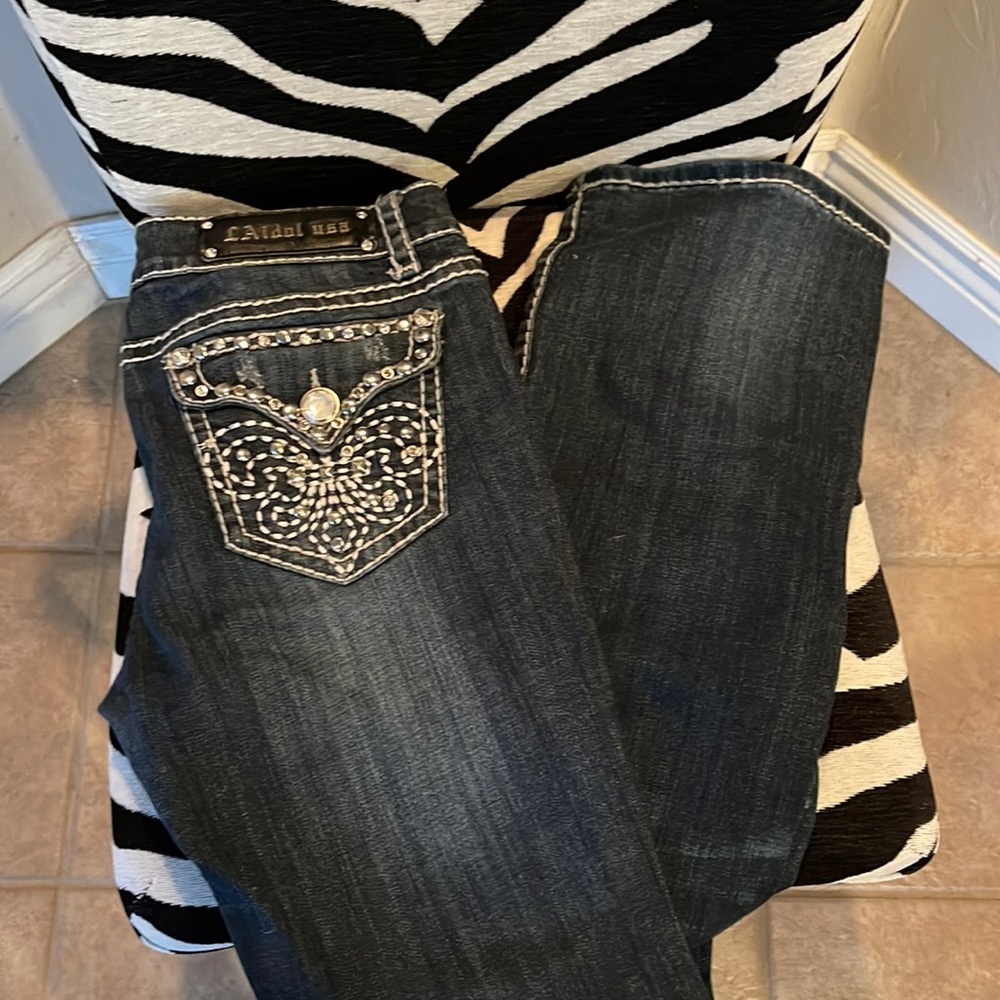 LA idol Jeans